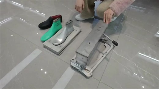 Automatic Injection Polyurethane Shoe Making Moulds Pu Sole Direct Pouring Aluminum Material Mold Maker