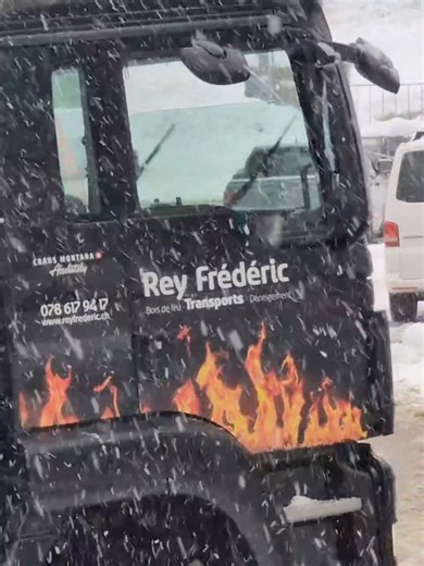Little winter sideline for Rey Frederic when he isn't doing logs! ❄️ ❄️ ❄️ 🪵 🪵 🪵 Taking inspo from the bois de feu (firewood) companies in the alps! | Goodechip