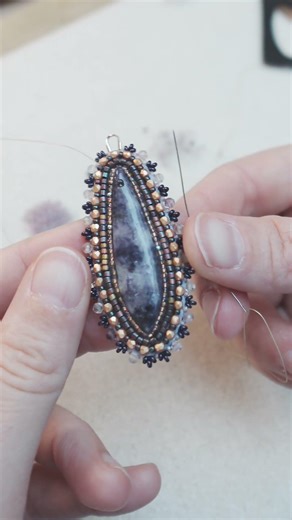 Edging this lovely lepidolite pendant with fluorite beads ✨ #pendantnecklace #beadedjewelry