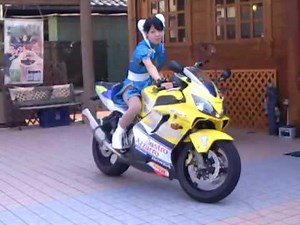 美人ライダー　美女　３D Street Fighter II　HONDA CBR600F4i　春麗　Cosplay