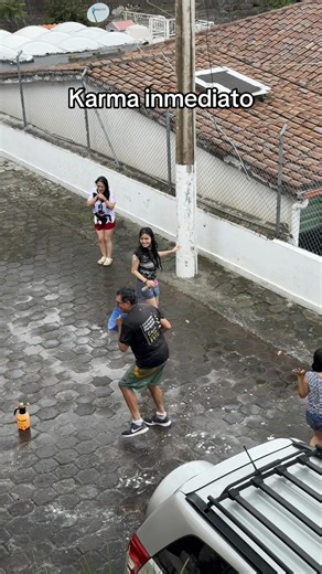 Viva el Carnaval! Caídas Graciosas y Karma