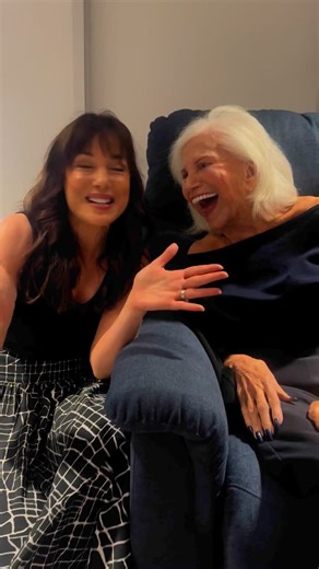Sandra Bennett QVC on Instagram: "What a joy to meet Carol Roth, a 102 year-old social media sensation and mom to @peterthomasroth She’s at @qvc celebrating Peter’s Today Special Value. She’s even sporting blue nails to match his retinol bottles. Love her! #goals #labubu"