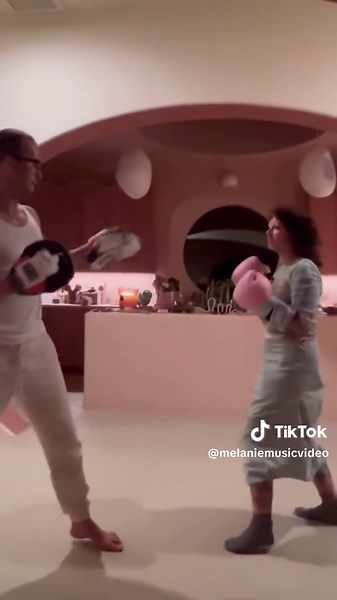 Boxing Lessons with Mojean and Melanie Martinez