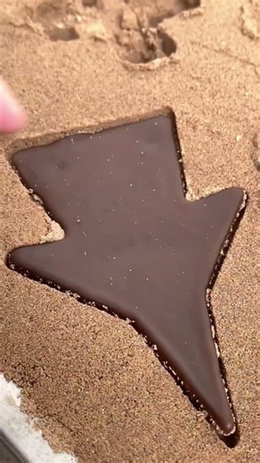 How Liquid Wax Forms Amazing Shapes
