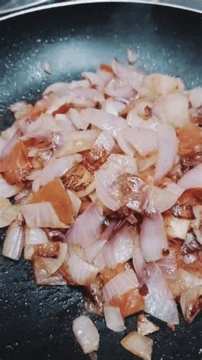 clip-3995208883-adding-splitted-cashew-nuts-sautéed-onions-tomatoes