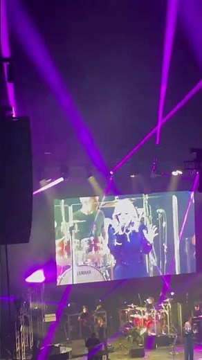 لحظه‌ای از کنسرت گوگوش | Googoosh Live 🎤