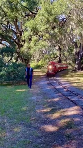 Catching the Monday express train into my week. I’ve got a first class ticket with this great outfit from @benshermanofficial Click the link for more information or to purchase these items from the current collection.