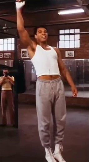 Muhammad Ali’s Insane One-Arm Pull-Up 💪🥊 | Strength of a Champion