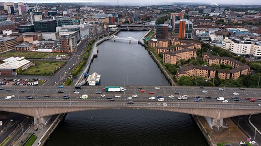 Man rushed to hospital after 'serious' M8 crash in Glasgow
