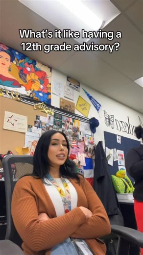 Miss. Mendoza 👩🏻‍🏫✨ on Instagram: "Jueves 😂😂 #teachersofinstagram #profenoriii #fypage"