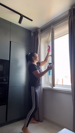 Morning Window Cleaning Tips for a Bright Kitchen