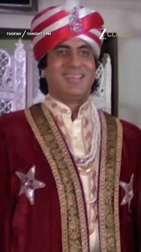 #AmitabhBachchan showcases his effortless comic timing in #Toofan, bringing charm and wit to every moment.​ Watch #Toofan, tonight at 07:00 PM. Only on #ZeeClassic.​ #HindiCinema #RetroBollywood #OldIsGold #HindiMoviesFans #ClassicHindiFilms #GoldenAgeOfHindiCinema #Movie #WohZamanaKareDeewana | Zee Classic