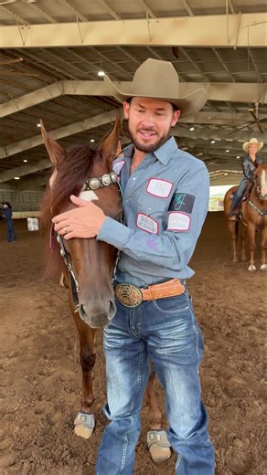 Dacota Monk and Seis Martinis are no stranger to the leader spot at Ruby Buckles - they are currently leading the round with a 14.910 and leading the average! Hay Chix is a proud sponsor of our Out of Breath interviews and every contestant gets a HayChix net at check in! | Ruby Buckle