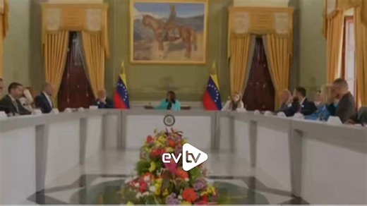 Delcy Rodríguez se paró frente a su círculo de matones para anunciar que su llamada “ley de amnistía” ha terminado. Esto solo confirma lo que ya sabíamos: nunca hubo una intención real de cooperar con los Estados Unidos.La verdad es que, con o sin la ley de amnistía, cientos de presos políticos siguen tras las rejas, deliberadamente excluidos del debido proceso y castigados injustamente solo por oponerse al régimen.@POTUS y @SecRubio han sido claros en sus demandas. ¡Estados Unidos debería volve