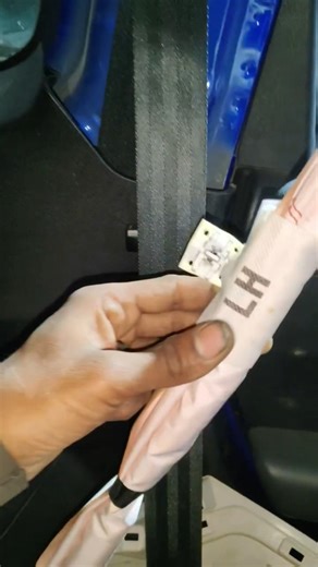 XUV 700 airbag open 🤔😯