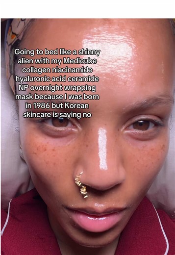 If having false perfect skin means going to bed like a wet alien so be it! @medicube UK collagen overnight wrapping mask quickly became one of my favorite Korean skincare facemasks. My skin always feels plump, hydrated and bright after I use it. 10/10✨ #kbeauty #glassskinroutine #koreanskincare #skincare #facemask