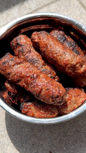 🇷🇴Romanian Cevapcici (Mici)➡️Ingredients:- 700g mixed minced meat (beef and pork)- 180-200 ml beef bone broth- 15g garlic- 7g baking soda 15 ml lemon juice- 6g salt- 1/2 tablespoon thyme- 2g black pepper- 1/2 teaspoon chiliInstructions:1. In a large bowl, combine the mixed minced meat with the beef bone broth. Mix well to incorporate the broth into the meat.2. Add minced garlic, baking soda mixed with lemon juice, salt, thyme, black pepper, and chili. Continue to mix until all the ingredients 