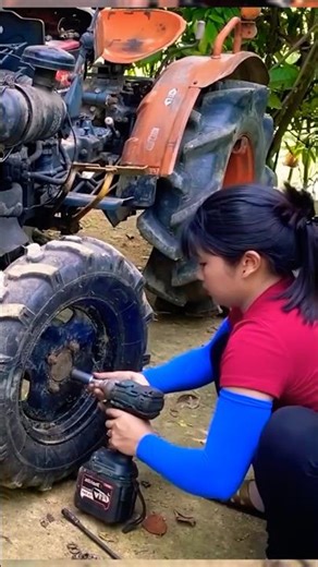 Tractor wheel mounting #tractor #wheel #shorts #usa #traktor