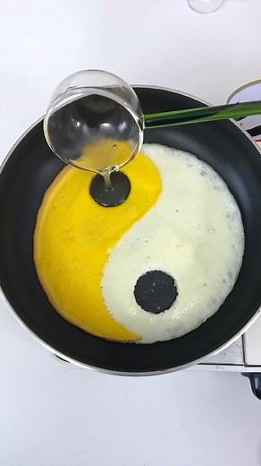 391K views · 8.7K reactions | Cat in the kitchen blending food hacks with art! #lifehacks #thatlittlepuff #artwork #meow #shorts #cooking #kitchenhacks #art #cat #bts #btsarmyforever #catvideos #catmemes #trendingreelsvideo #foryouシ #Reels #catsofinstagram #food #foodie | Chef Cat | Facebook