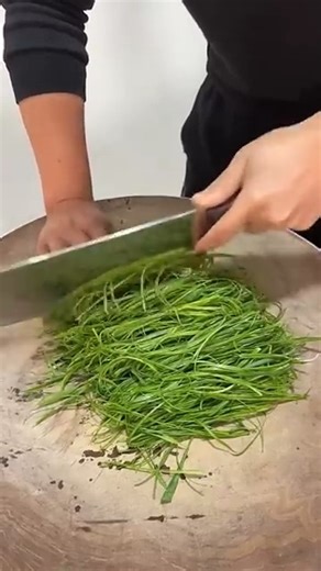 Very fast spring onion cutting #fypageシ #onionrings #fbreelsfypシ゚ | Shortstricktv
