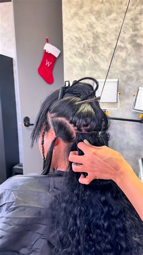 Silk Press + Tape Extensions + Seamless Installs on Instagram: "Let’s link 🔗 I’m waiting for you 🫶🏽 Full Braidless Sew In 🧵🪡 Completely Customizable 👩🏽‍🎨 •Ponytail •Middle Part •Left/right side part •Half-up/Half-down •Seamless •Tension Free #houstonsewin #braidlesssewin #mircolinks #houstonhair"