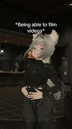 GUYSSS IM RUNNING OUTTT! #vr #vrchat #virtualreality #vrchatcommunity #fyp #funny #vrchatfunny #skit #comedy #viral #vrchatgame #vrchatmemes