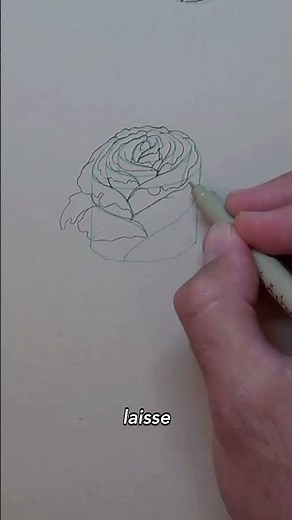 Drawing a rose with eyeliner: from the spiral to the petals, step by step
