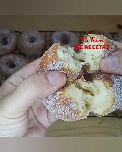 368K views · 1.9K reactions | Donas Caseras! Receta Fácil y Deliciosa Ingredientes: 1/2 taza de leche 100 gr de azucar 1 cda de levadura 3 huevos 100 gr de mantequilla 1 cdita de vainilla 500 gr de harina todo uso Gracias por ver! | Mi Tesoro de Recetas | Facebook