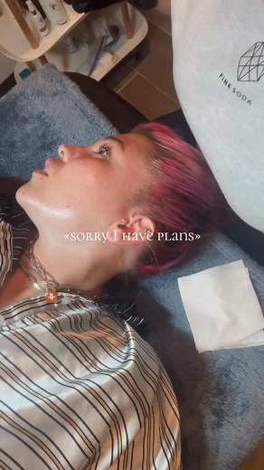 Because self-care is the plan 💆‍♀️✨ This is the plan — glowing, healthy skin just in time for the holidays 💛 Dermaplane Chemical Peel = the ultimate glow combo 🌿 We gently remove dull buildup, then brighten and hydrate for a smooth, radiant finish. 💫 Holiday Special: $150 for both! 📍Simply Beauty Studio | DM to book your glow 💕 #DermaplaneFacial #ChemicalPeelGlow #HolidaySkin #GlowingSkin #SmoothSkin #RadiantSkin #FreshFace #HealthyGlow #HolidayGlow #SkincareByMelissa #SimplyBeautyStudio #