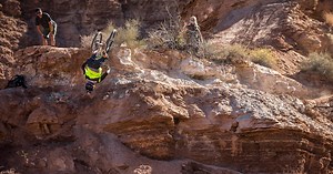Red Bull Rampage 是规模最大、最激烈的自由骑登山车赛事，每年全球车迷们引颈盼望Red Bull Rampage到来，现在带你一手掌握赛前重要大小事。
