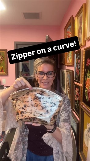 Natalie Santini on Instagram: "How to attach a zipper on a curve— do NOT make cuts into your zipper tape!! For the love….😂🩷🩷🩷🩷🩷🩷 mild it into shape with your cute @olisohome iron and away you go! ✅ I’m using DSST from @patternsbyannie because it doesn’t gum up my needle ( I sell what I use remember?) ✅ soft vinyl in leopard is easyyyyy for beginner sewists. Don’t be scared! ✅ Dylan Dome pattern is a video pattern in 3 sizes in my shop. These are fantastic gifts filled with accoutrements! 