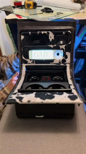 Replying to @Wyatt McCarthy that is the goal forsure #gmc #denali #console #gmt800 #custom