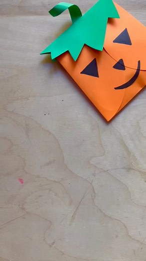 🎃👻 DIY Halloween Treat Pockets! 🍬✨ These cute pumpkin-themed pockets are super easy to make and perfect for holding your spooky treats in little hands! 🧡 Watch the full tutorial and make your own for a fun Halloween craft! 🎃 🧡 Tag a friend who loves Halloween and share your creations with us! 🎃👻” Follow for more spooky ideas @craftishcorner 🩷💛💙 #HalloweenCrafts #DIYHalloween #PumpkinDIY #CraftingFun #PaperCrafts #HalloweenIdeas #TreatPockets #CraftReels #SpookySeason #HalloweenDIY #pu