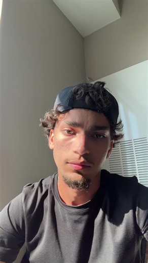 Debating on buzzing my hair or ch€ating on gf