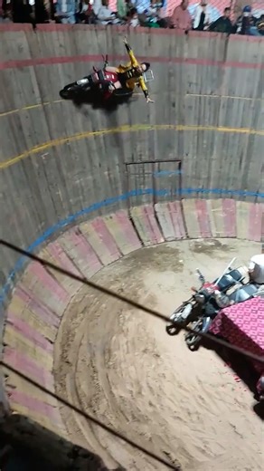 These bikers are here to blow you away with their showmanship! 🚲 | Simple ideas