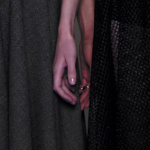 4.1M views · 3.5K reactions | Véritable manifeste de l’élégance selon Dior, la collection Automne-Hiver 2019-2020 est désormais disponible en ligne et dans nos boutiques du monde entier ! Cliquez pour découvrir cette ode à la sororité : une collection composée de l’emblématique sac ‘Lady Dior’, de bobs réversibles, et de bien plus encore ! | Dior | Facebook