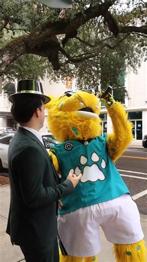 3.8K views · 36 reactions | Jaxson De Ville is a little excited about New Year's Eve  Farah & Farah's New Year's Eve Safe Ride Home Program is back! We are offering free Uber ride vouchers to help you get home safely. ⏰ Valid ONLY Dec 31 at 6 PM – Jan 1 at 6 AM Available in Jacksonville, St. Augustine, Tampa, Fort Myers, and Savannah! Link to claim your voucher  farahandfarah.com/nye #FarahandFarah #SafeRideHome #FarahAndFarahNYE #NewYearsEve | Farah and Farah | Facebook