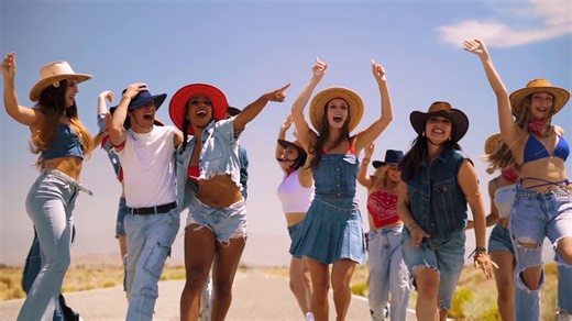 DESERT ENERGY 🌵🔥 IDA students the LA High Desert “YA YA” by Beyoncé = pure power. ✨ The vibe, the movement, the atmosphere… we can’t stop replaying this one. 📍 Los Angeles High Desert 🎓 International Dance Academy 🎥 On Location Series 🎵 Music: “YA YA” – Beyoncé — Are you a dancer ready to take your skills to the next level? The IDA Versatile Dance Performer Educations are the perfect way to do it! ⭐️ APPLY NOW FOR THE WORLD’S BEST 1-YEAR OR 4-MONTH SHORT-TERM INTERNATIONAL VERSATILE DANCE 