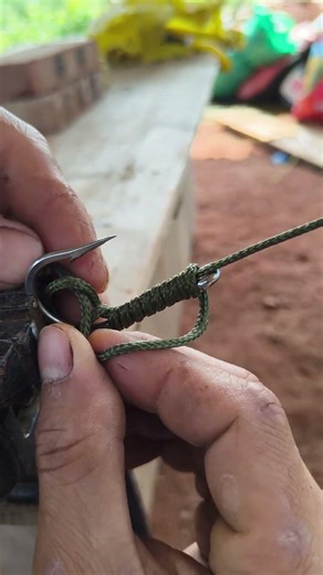 Essential skills for fishing enthusiasts, the technique of attaching fishing hooks