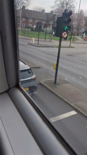 Route 201 Using E200MMC At Morden #Buses #Busjourneys #Shorts