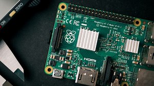 予算内でのフロントエンド開発：Raspberry Pi 4