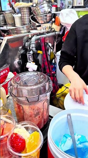Fresh Strawberry Banana Smoothie 🍓🍌 | Street Style Juice Making #Shorts #mixfruitjuice