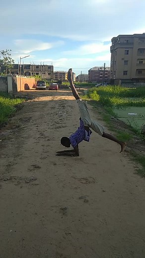 acrobatics#acrobatics #flexibility #fyp #viral #skinnyflexi