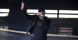 Eminem surprises Oscars crowd with 'Lose Yourself' performance