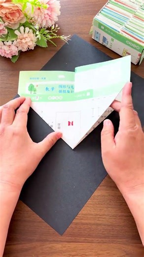 Don’t throw away waste paper at home. You can fold a desktop garbage storage box in just a few s