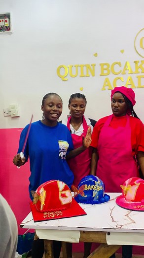 Hi guys💕❤️ What the inside of my student cakes look like📌❤️ Yummy layers😍Premium cakes only📌😌 Our Academy is one of the best📌 It’s 💯hands on praticals📌 #topforwardcake #fondantcakes #warribaker #cakesinwarri #studentpratical #viraltiktok #fyp #trendingvideo #goviraltiktok♥️ #latestnews #trendingvideoviralvideo #studentpratical