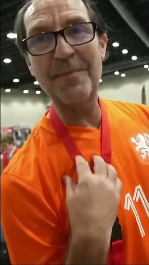 Lionel Messi FAKE Autographs In Sports Card Market? 😡