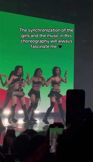 The synchronization of the girls and the music in this choreography will always fascinate me 🖤 #katseye #katseye_gnarly #gnarly #megankatseye #meganskiendiel