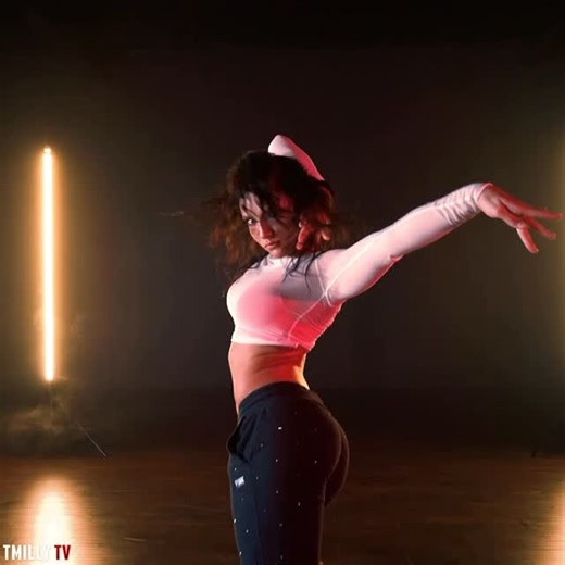 Jade Chynoweth on Instagram: "#tbtseries to one of my favorite heels choreos ever by @siennalyons1 ❤️ “All you need” @victoriamonet Filmed by @tmillytv"