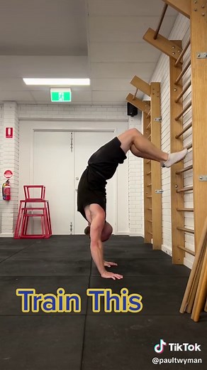 Mastering the Hollow Back Handstand: Training Tips and Tutorial